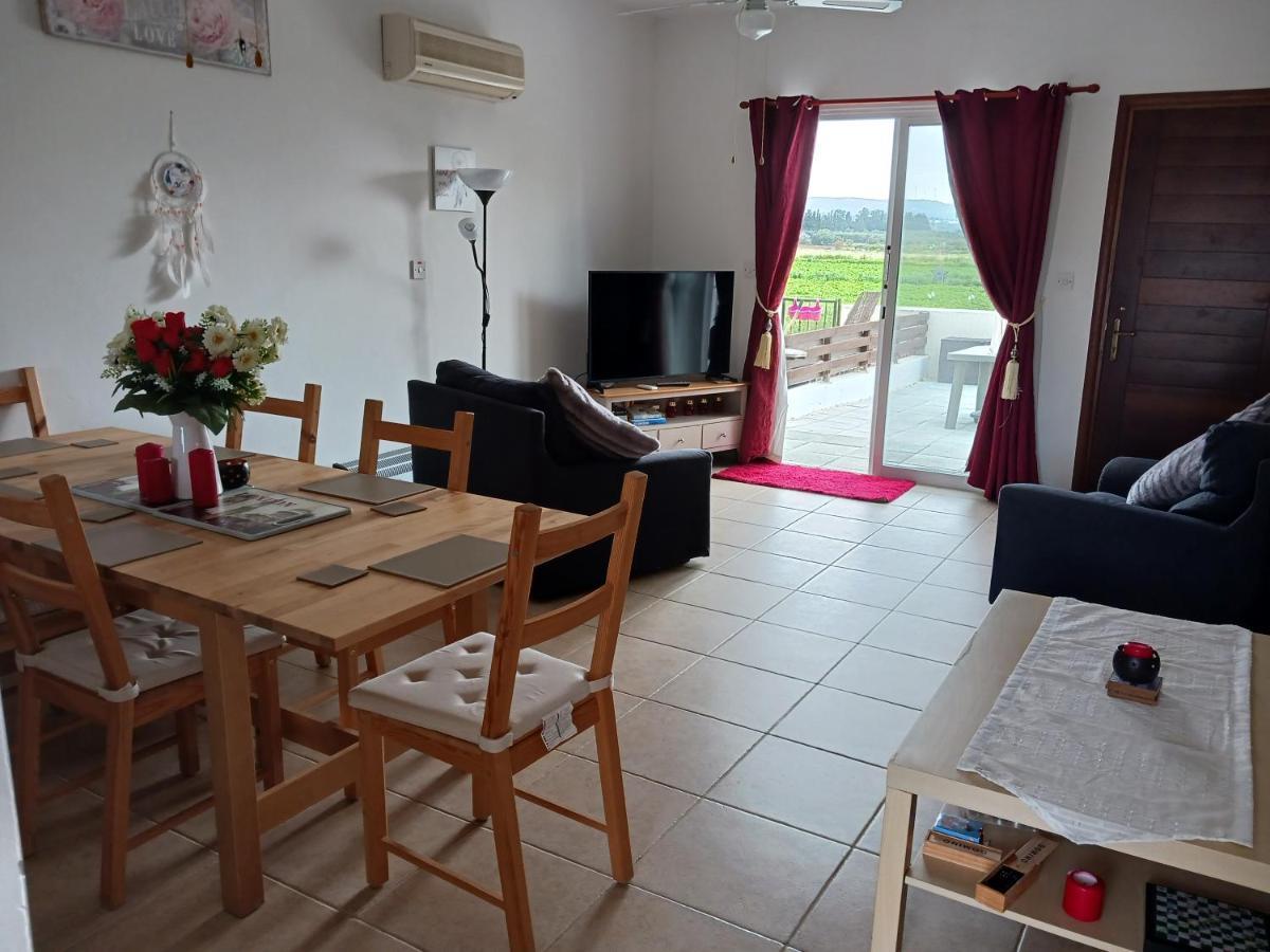 Villa Beautiful 2-Bed House In Mandriá Exterior foto